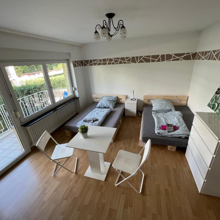 Privatzimmer nähe Residenz und Innenstadt - Vierbettzimmer mit Balkon - 3
