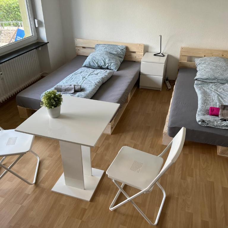 Privatzimmer nähe Residenz und Innenstadt - Vierbettzimmer mit Balkon - 5