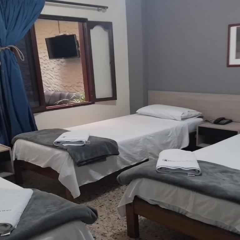 Hotel Caldas Plaza - Standard Triple Room - 3