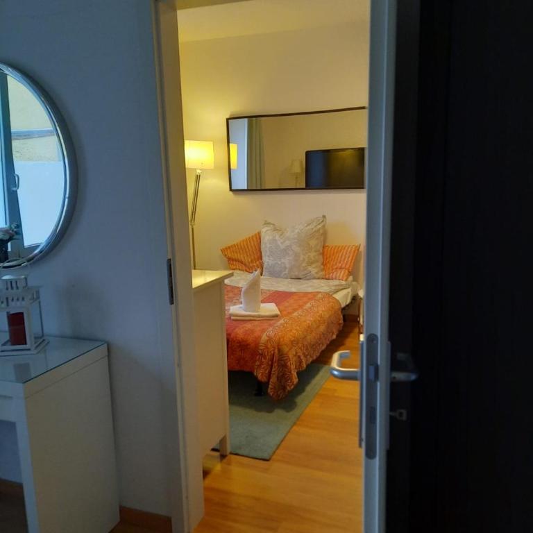 Gemütliche Wohnung zentral Augsburg - Two-Bedroom Apartment - 15