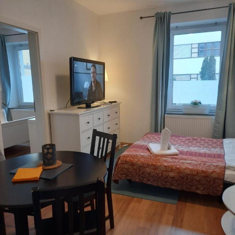 Gemütliche Wohnung zentral Augsburg - Two-Bedroom Apartment - 10
