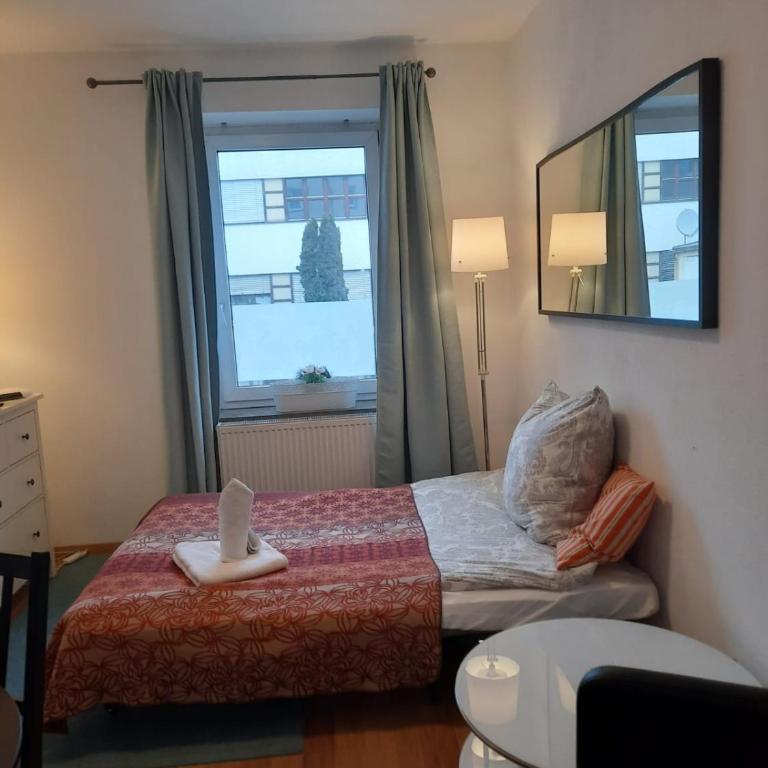 Gemütliche Wohnung zentral Augsburg - Two-Bedroom Apartment - 11
