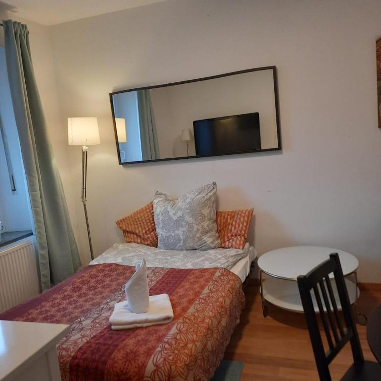 Gemütliche Wohnung zentral Augsburg - Two-Bedroom Apartment - 12