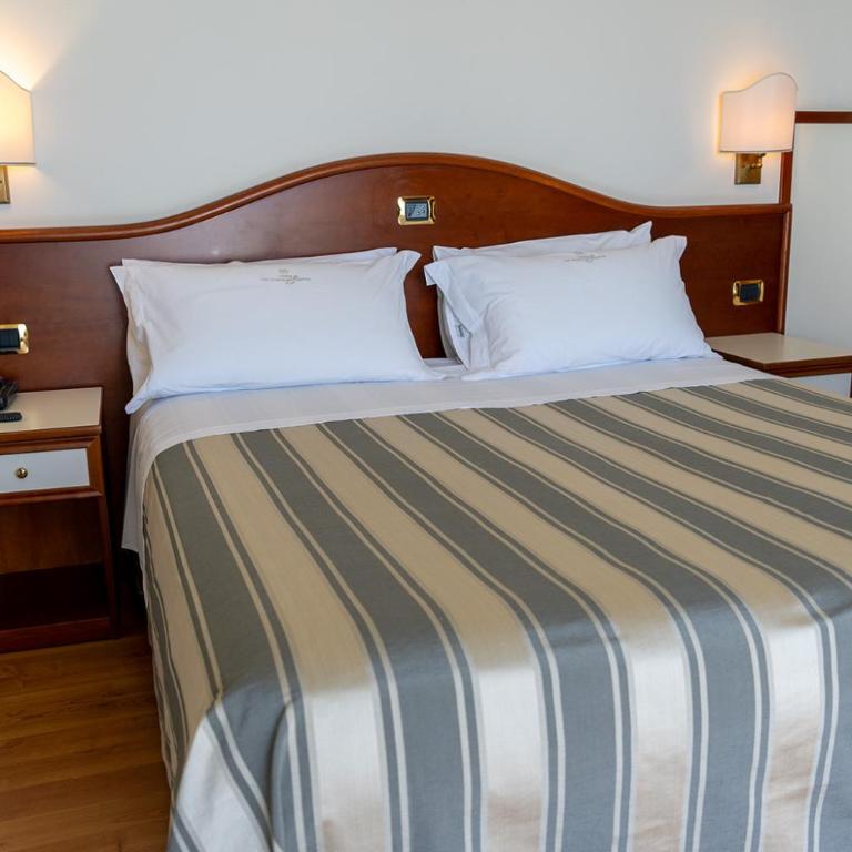 Hotels Vidi Miramare & Delfino - Triple Room with Lateral Sea View - 24