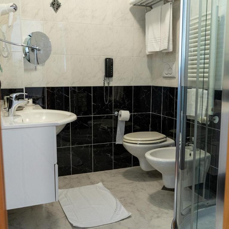 Hotels Vidi Miramare & Delfino - Triple Room with Lateral Sea View - 12