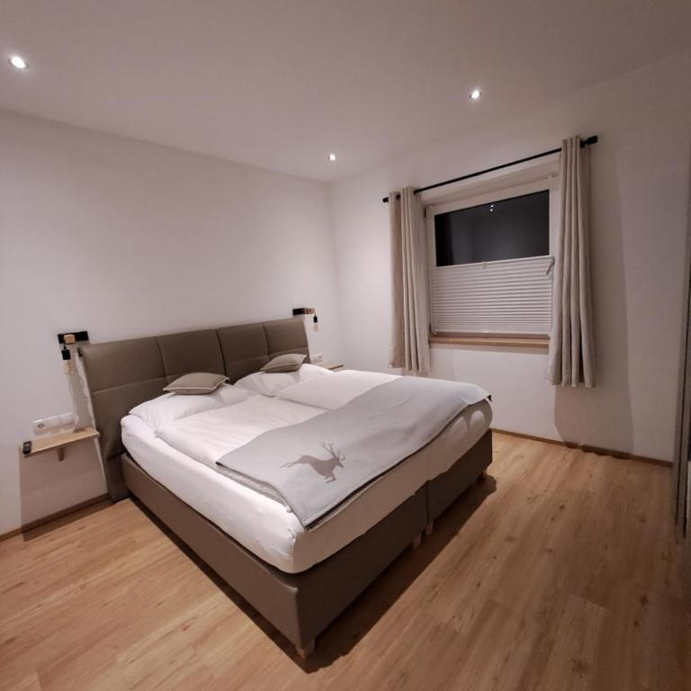 Panorama Appartements Filzerhof - Apartment Hahnenkamm mit Bergblick - 21