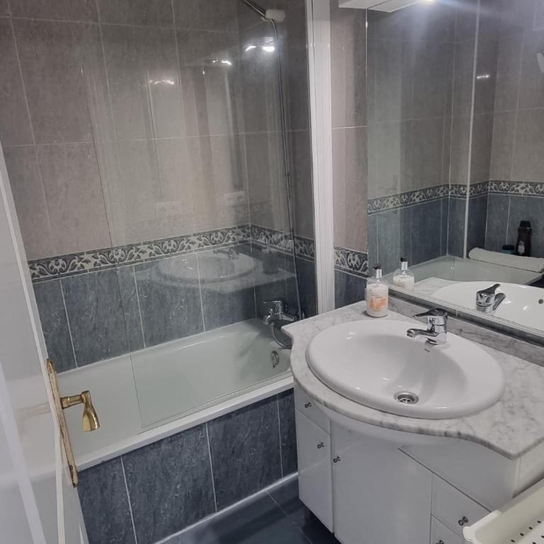 Room in shared Apartment in suite bathroom WiFi 2 swimming Pools Panoramic views Mijas Marbella - Apartment mit 2 Schlafzimmern - 24