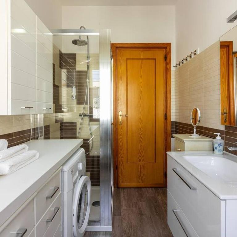 [Parcheggio Privato] Un minuto a piedi dal Mare! - Two-Bedroom Apartment - 4