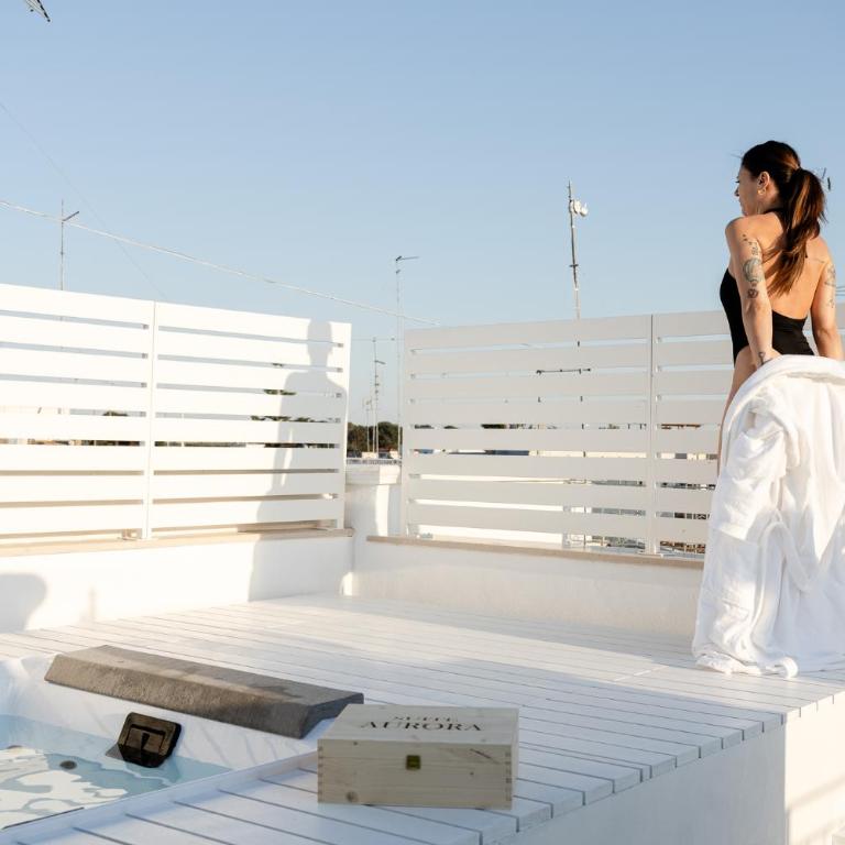 Aurluna Luxury Suites - Suite with Hot Tub - 18