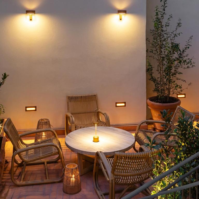 This Time Tomorrow in Florence - Two-Bedroom Apartment with Terrace - 1