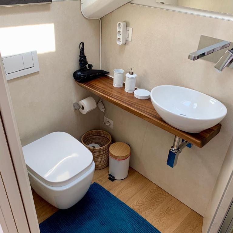 Bright mini studio in the heart of Milan - Camera Matrimoniale Budget con Bagno Privato - 14