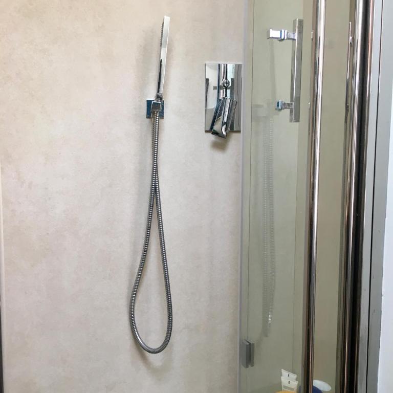 Bright mini studio in the heart of Milan - Camera Matrimoniale Budget con Bagno Privato - 15