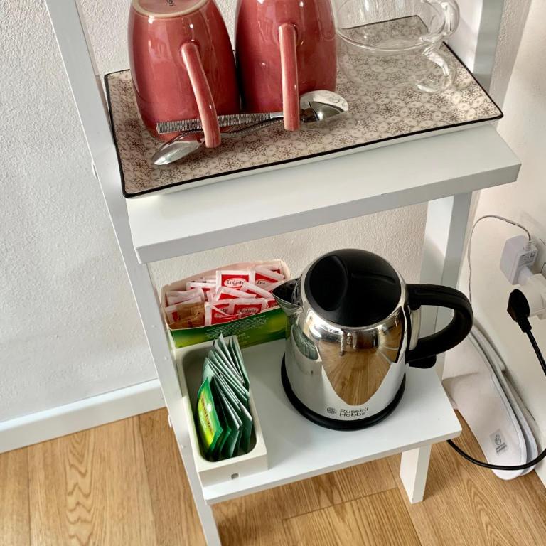Bright mini studio in the heart of Milan - Camera Matrimoniale Budget con Bagno Privato - 16