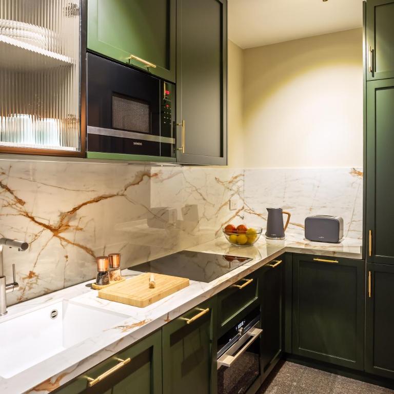 This Time Tomorrow in Florence - Three-Bedroom Premium Apartment with Balcony - 5
