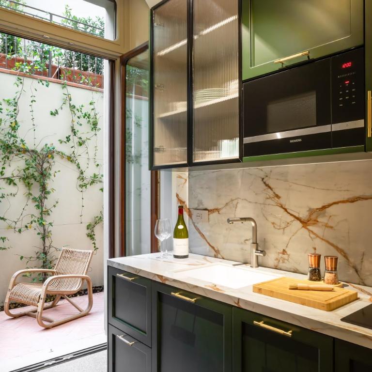 This Time Tomorrow in Florence - Three-Bedroom Premium Apartment with Balcony - 2