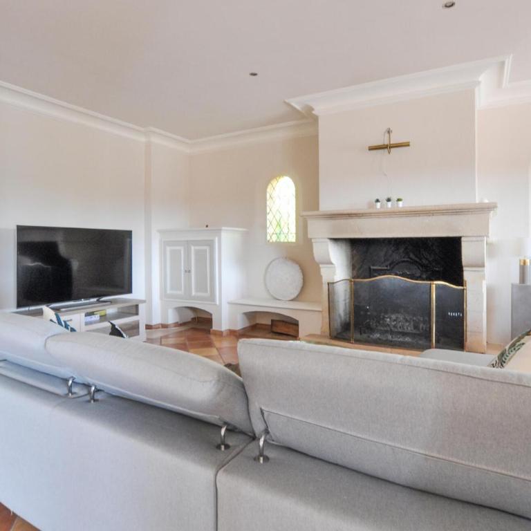 Awesome Home In Mougins - Maison de Vacances 5 Chambres - 5