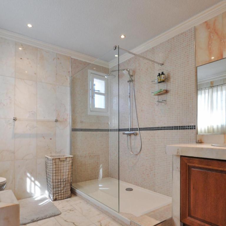 Awesome Home In Mougins - Maison de Vacances 5 Chambres - 24
