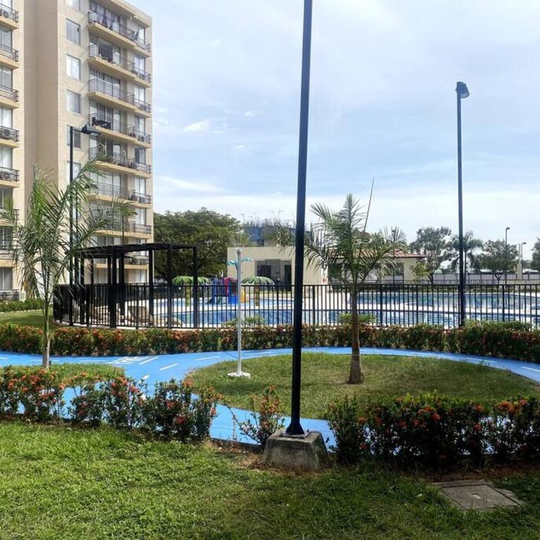Hermoso Apartamento en Condominio con Gym y Pisicina de Adultos y Niños - Apartamento de 2 dormitorios - 13