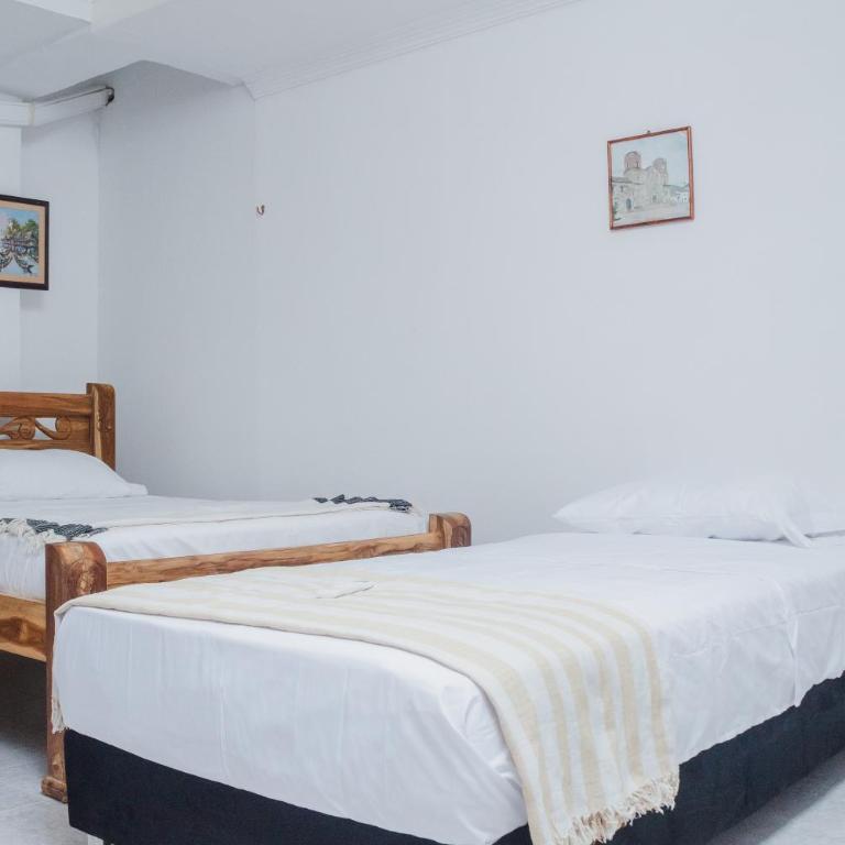 HOSTAL CASA TIO POLI - Family Room with Private Bathroom - 2