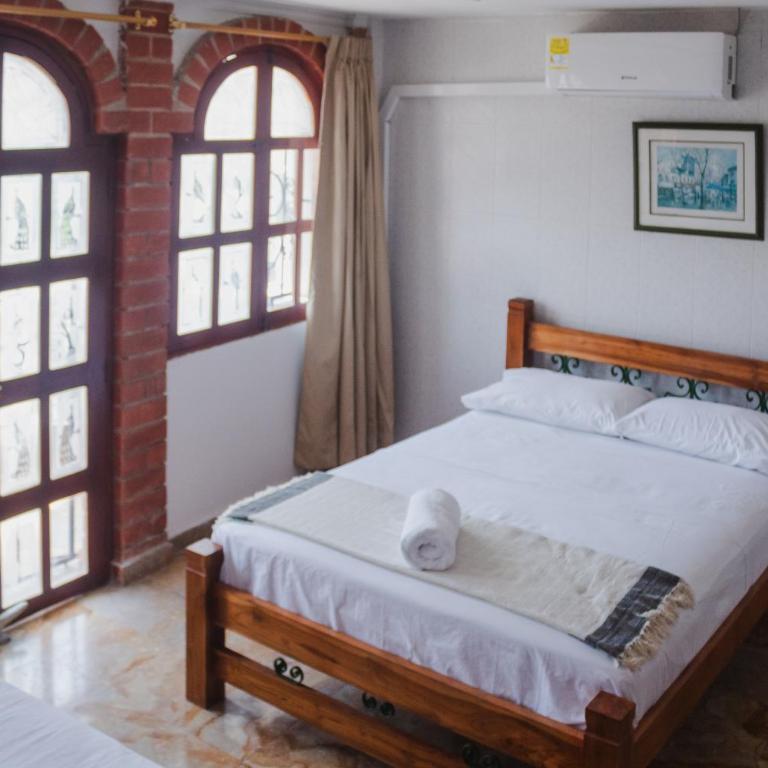 HOSTAL CASA TIO POLI - Family Room with Private Bathroom - 3
