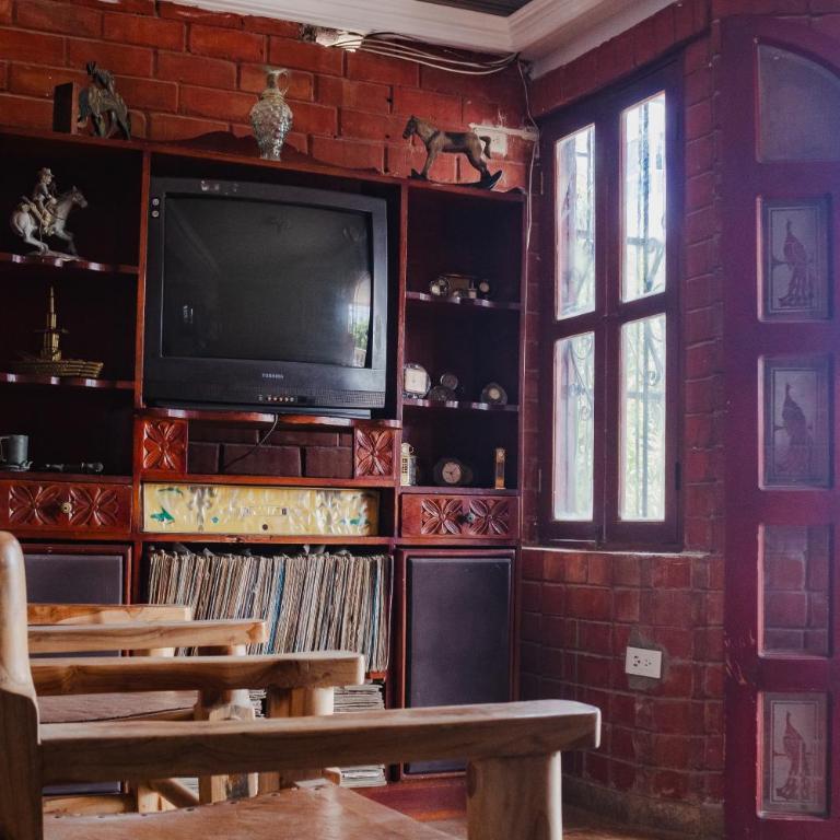 HOSTAL CASA TIO POLI - Family Room with Private Bathroom - 14