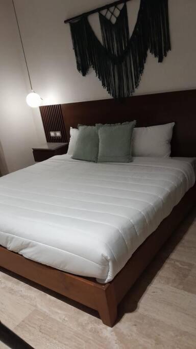 NEW Luxury PH with Private Terrace & Plunge Pool - Three-Bedroom Apartment - 10