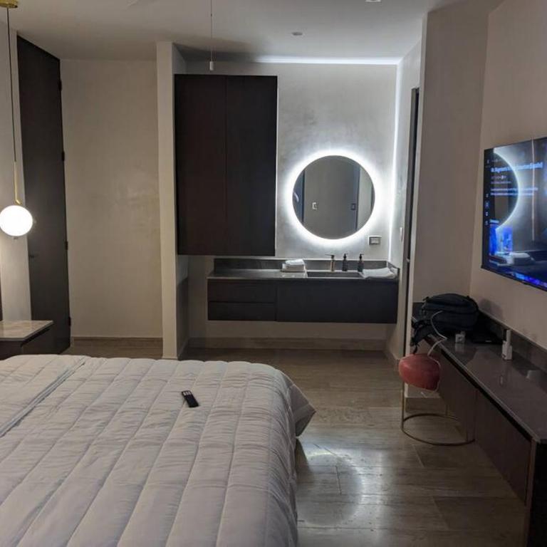 NEW Luxury PH with Private Terrace & Plunge Pool - Three-Bedroom Apartment - 12