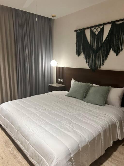 NEW Luxury PH with Private Terrace & Plunge Pool - Three-Bedroom Apartment - 24