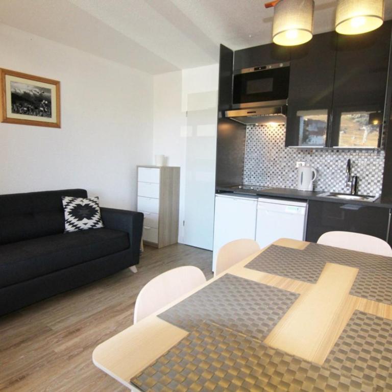 Appartement cosy avec balcon, piscine et sauna - Idéalement situé près des pistes - L'Alpe d'Huez - FR-1-405-358 - Appartement - 1
