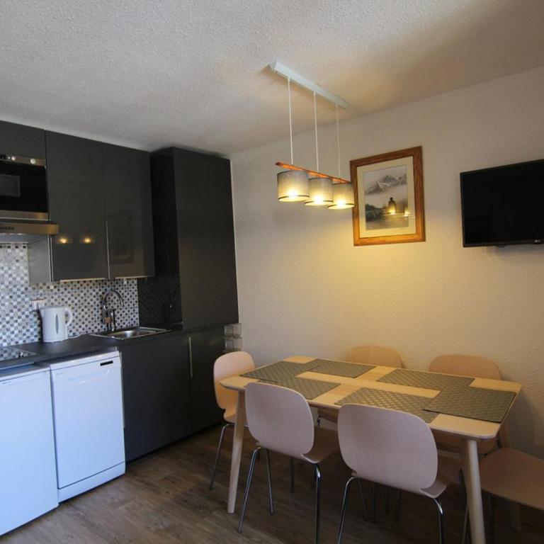 Appartement cosy avec balcon, piscine et sauna - Idéalement situé près des pistes - L'Alpe d'Huez - FR-1-405-358 - Appartement - 4