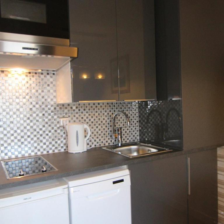 Appartement cosy avec balcon, piscine et sauna - Idéalement situé près des pistes - L'Alpe d'Huez - FR-1-405-358 - Appartement - 6