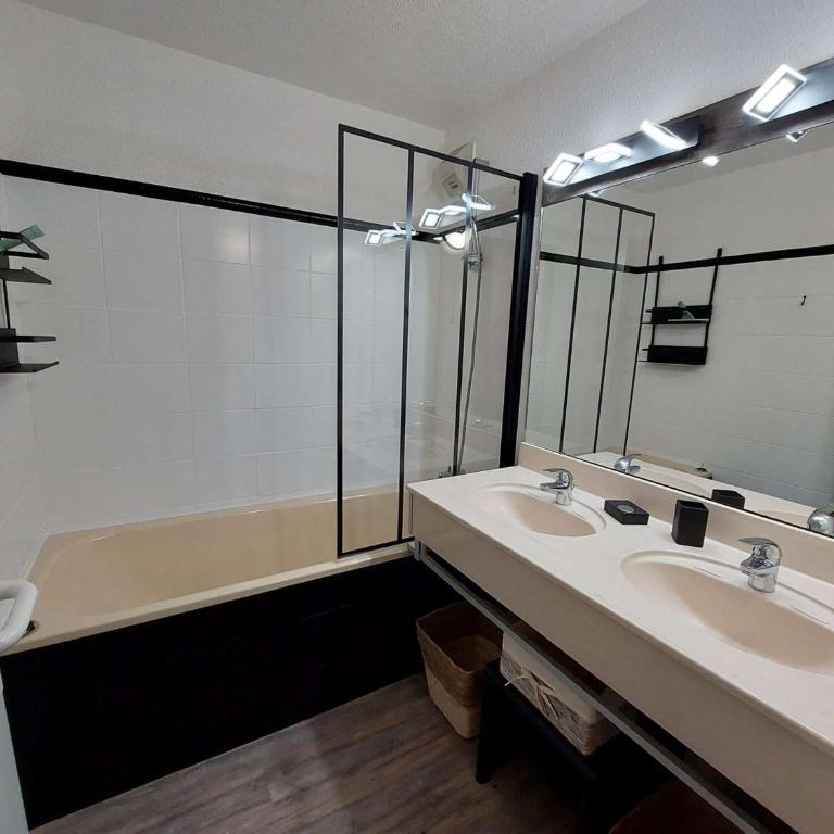Appartement cosy avec balcon, piscine et sauna - Idéalement situé près des pistes - L'Alpe d'Huez - FR-1-405-358 - Appartement - 9