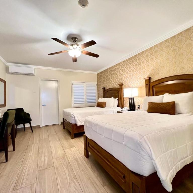 Hotel Caesars - Double Room with Two Double Beds - 3