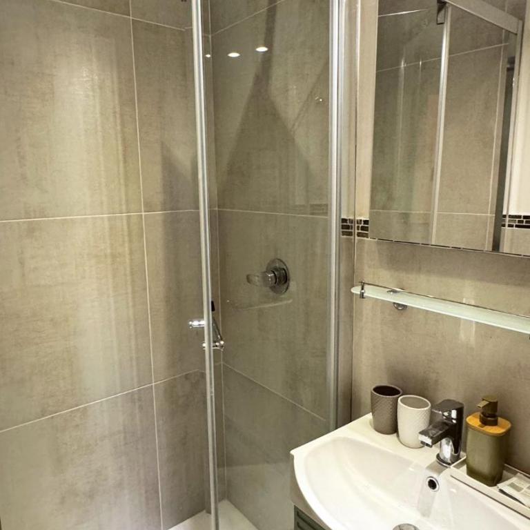 Ten Miles Guesthouse Roma - Camera Matrimoniale con Bagno Privato - 2