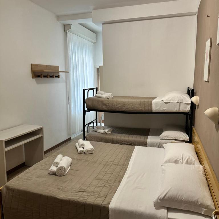 Hotel Enna Rimini - Camera Quadrupla Standard - 1