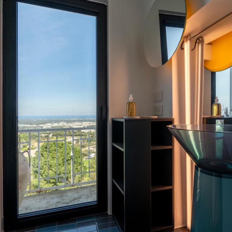 GuestHost - Panorama Suite Modern Charm - Suite with Balcony - 2