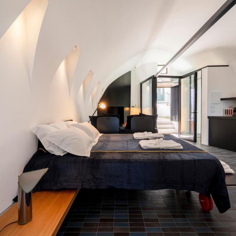 GuestHost - Panorama Suite Modern Charm - Suite with Balcony - 13
