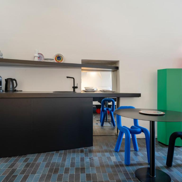 GuestHost - Panorama Suite Modern Charm - Suite with Balcony - 3