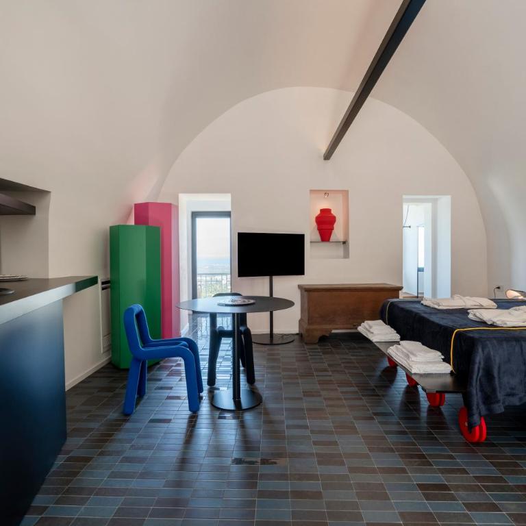 GuestHost - Panorama Suite Modern Charm - Suite with Balcony - 5