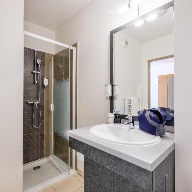 Comfort Aparthotel Antibes Le Maestria - Studio Chambre Double avec Balcon - 3