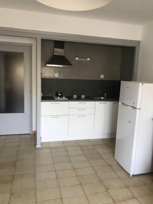 Grand Studio rez de jardin avec parking à 5 min à pieds de la mer et commerces - Appartement 1 Chambre - 14
