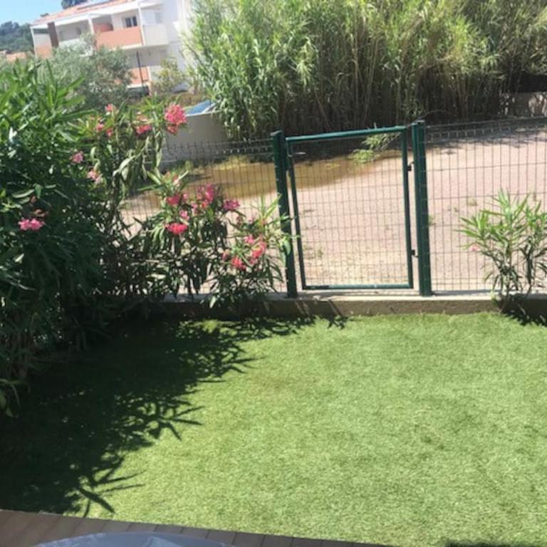 Grand Studio rez de jardin avec parking à 5 min à pieds de la mer et commerces - Appartement 1 Chambre - 5