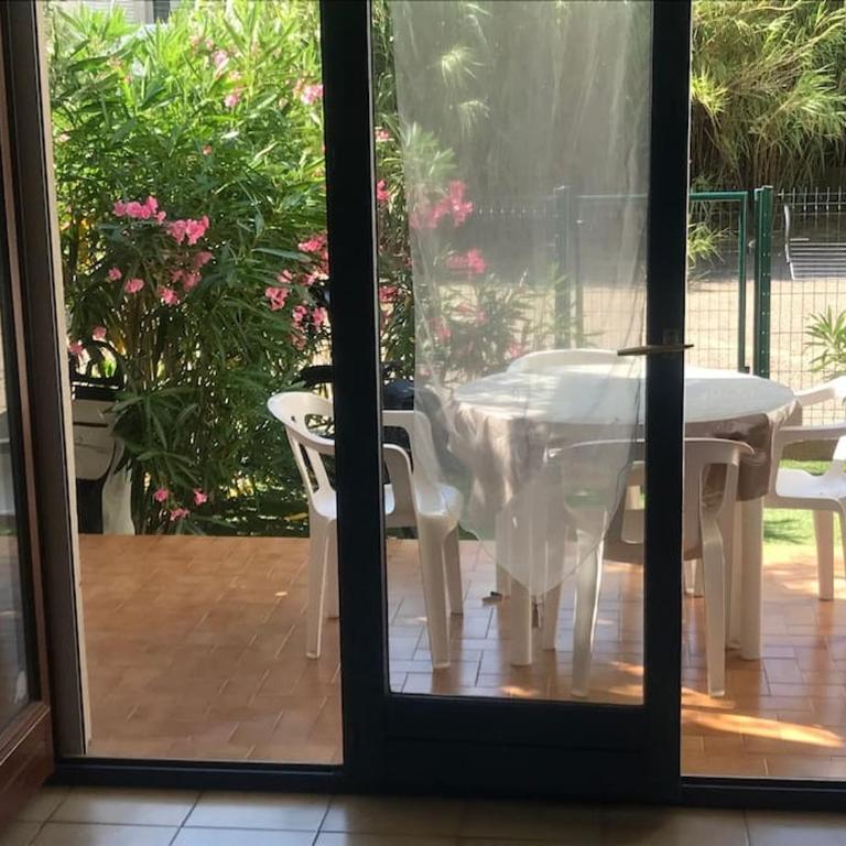 Grand Studio rez de jardin avec parking à 5 min à pieds de la mer et commerces - Appartement 1 Chambre - 6