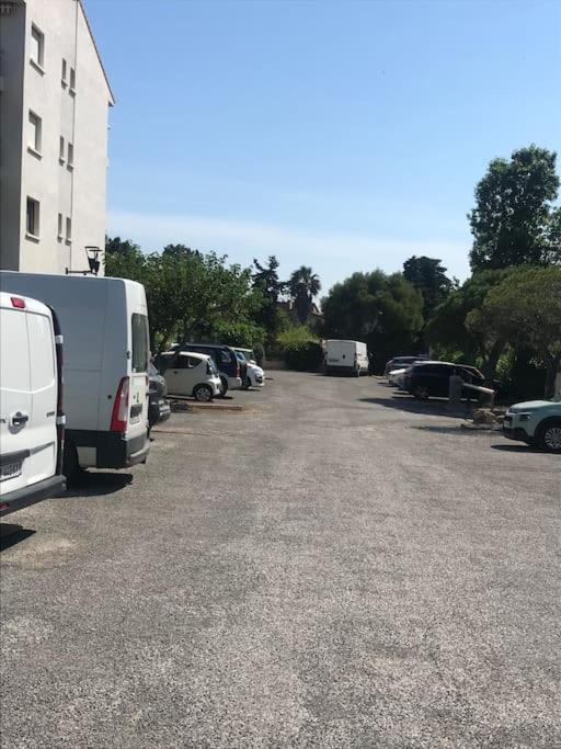 Grand Studio rez de jardin avec parking à 5 min à pieds de la mer et commerces - Appartement 1 Chambre - 26