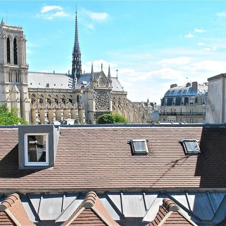 A Balcony on Notre Dame with AC - Appartement - 1