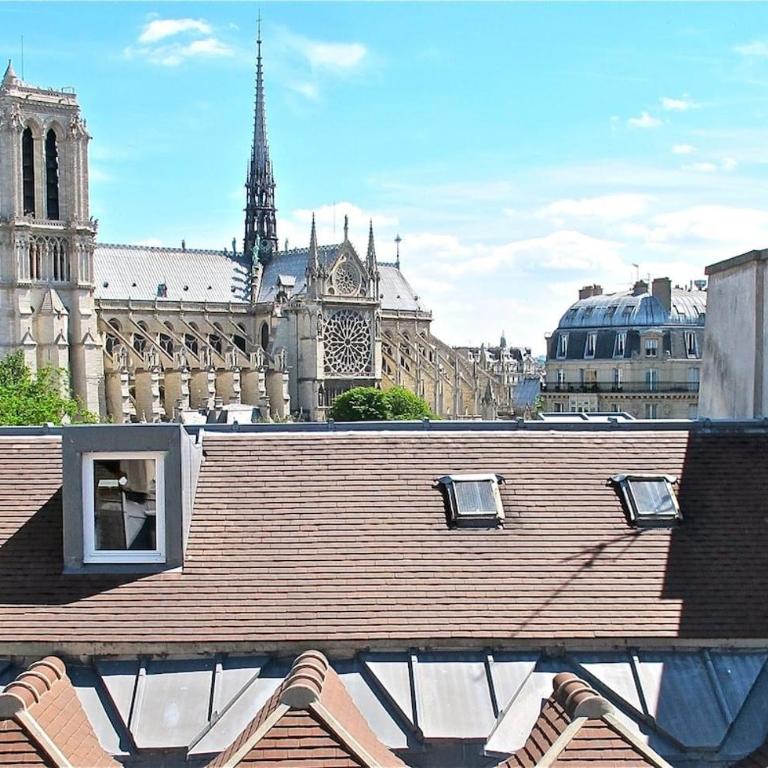 A Balcony on Notre Dame with AC - Appartement - 3