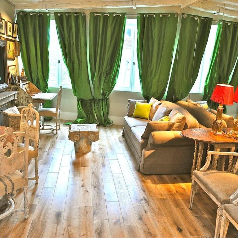 A Balcony on Notre Dame with AC - Appartement - 25