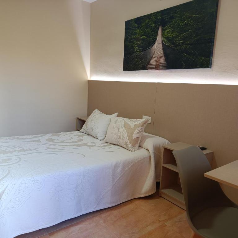 Las Rosas - Double Room Without Exterior View - 1