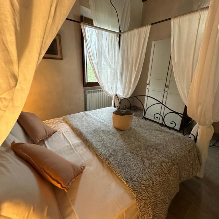 - Il Casale Toscano - 5 minutes by car from Pisa Tower - CHECK IN FROM 3 PM - Rooms only with fan - No breakfast & No fridge - Free parking - - Ampia Camera Matrimoniale - 2