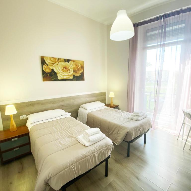 EASYROOMS ONE - Camera Matrimoniale/Doppia con Letti Singoli con Bagno Privato Esterno - 3
